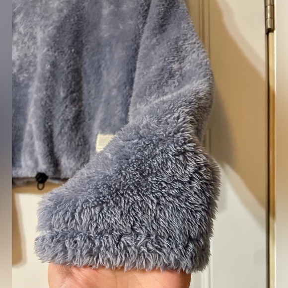 BDG Fuzzy Cropped Hoodie One Size Warm Loungewear Soft Winter - Picture 5 of 8